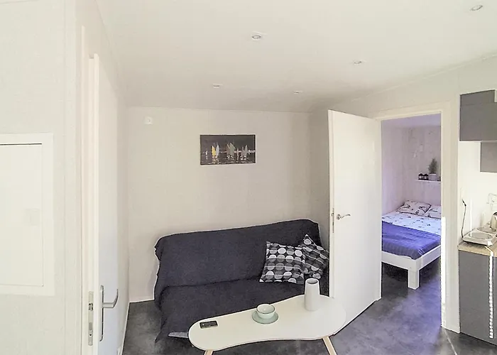 Vakantiehuis Lovely In With Wi-fi *